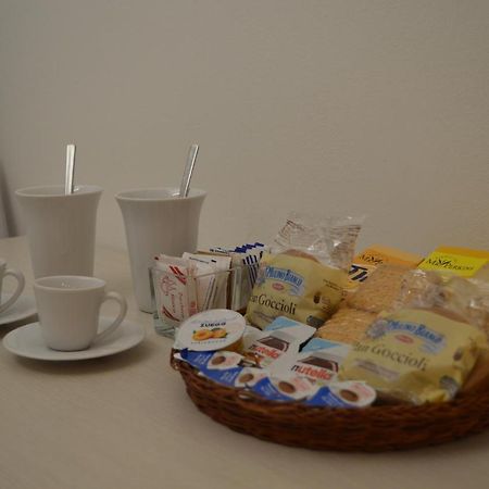 Design District- Navigli Mini Appartamento Via Tortona 66 Милано Екстериор снимка